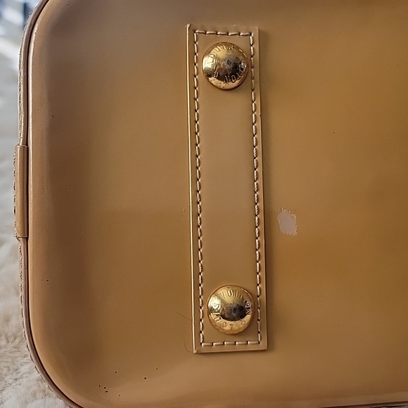 Louis Vuitton Vernis ALMA Tote - Picture 9 of 13